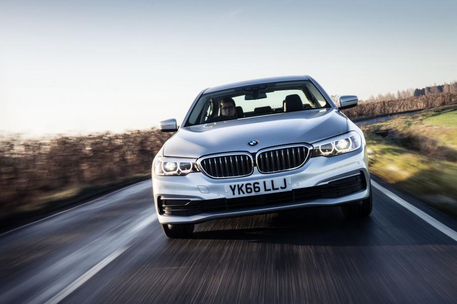  BMW 520d SE Sedan 2017 года  (UK) (фото 4 из 18)